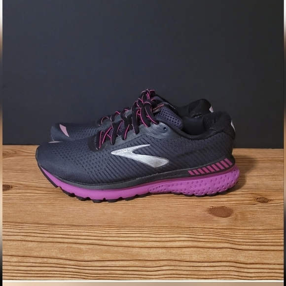 Brooks Shoes - Read description! Brooks Adrenaline athletic running shoes New size 7 and 8 pair